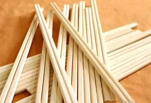 餐具也有寿命?营养师提醒:3种常用餐具“过期”就要及时更换