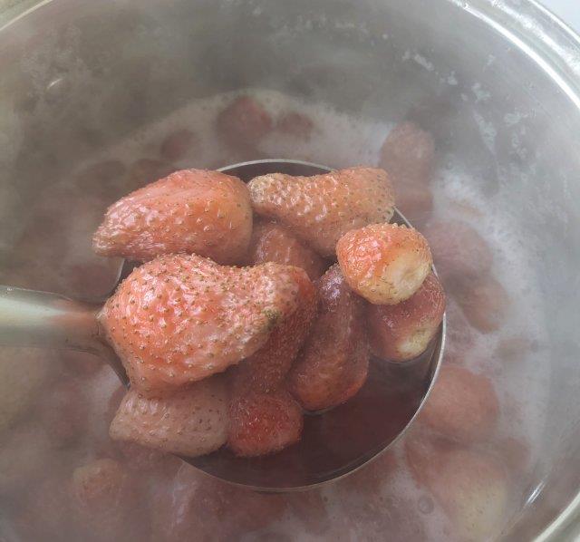 草莓糖水罐头，甜甜的，小朋友超喜欢