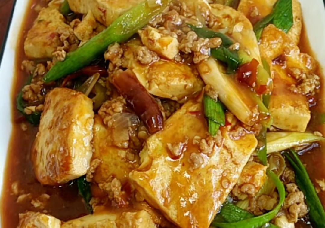 两块大豆腐，一块五花肉，大厨教你做道家常菜，好吃又下饭