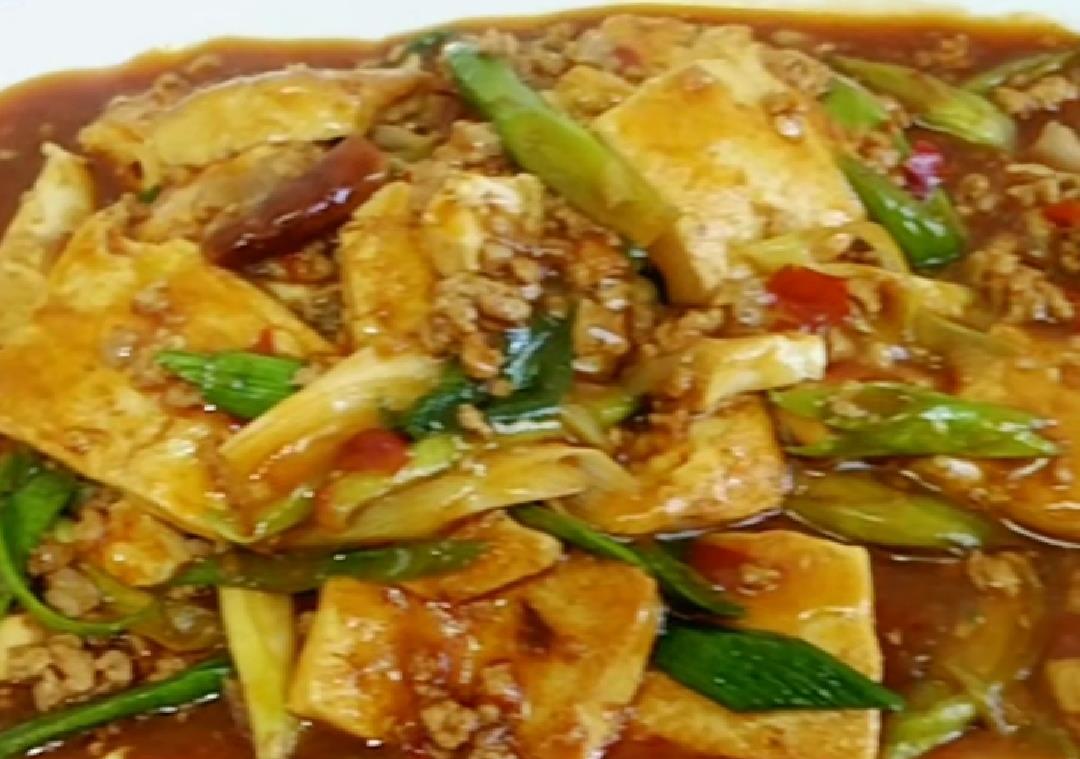 两块大豆腐，一块五花肉，大厨教你做道家常菜，好吃又下饭
