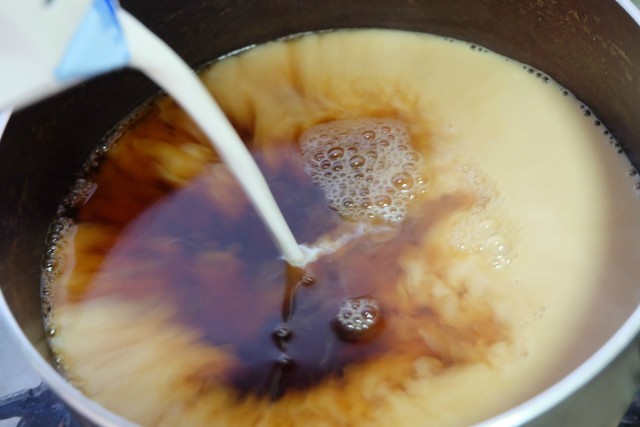 自制珍珠奶茶，原料简单成本低，好做又好喝，再也不用排队买了