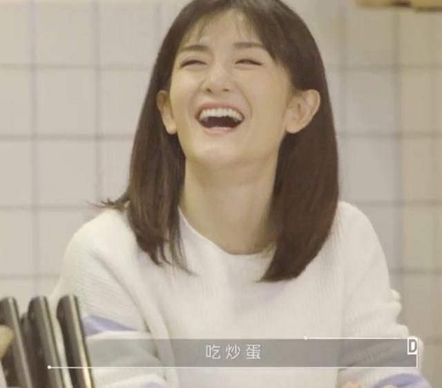 千玺脱掉鞋上体重秤,露出袜子那一刻,你可是个男明星啊!