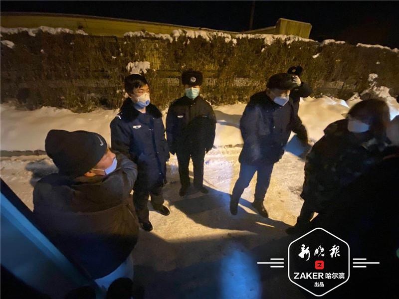 外地返哈没有居住证明回不去住所,民警帮收废品老人回家