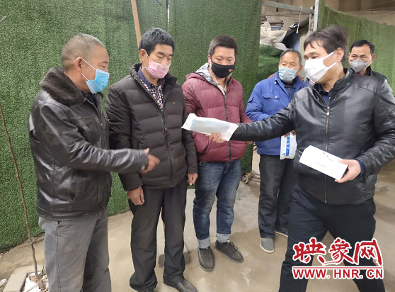 道路养护迫在眉睫 郑州中原区市政所给复工人员发口罩和消毒品确保安全复工