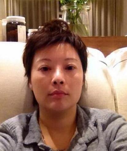 明星袁立现实的家，卧室的吊顶很奇葩，一般人欣赏不来