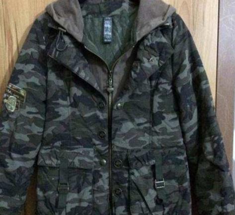 旧羽绒服扔掉太浪费了，手巧的主妇把它做成被子，盖着暖和又省钱