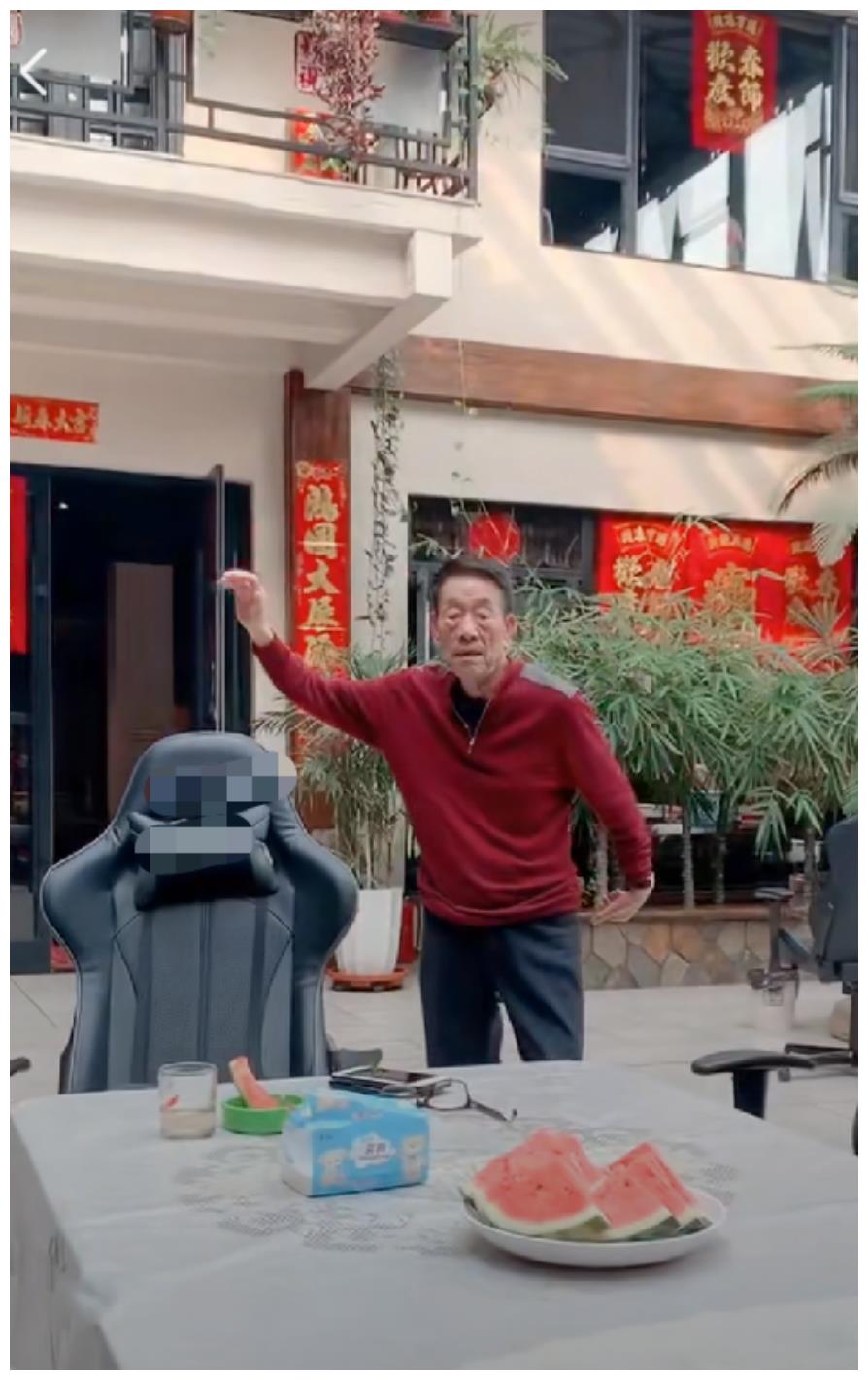 杨少华父子豪宅曝光，3层小楼古董遍地超奢华，院子比公园都大