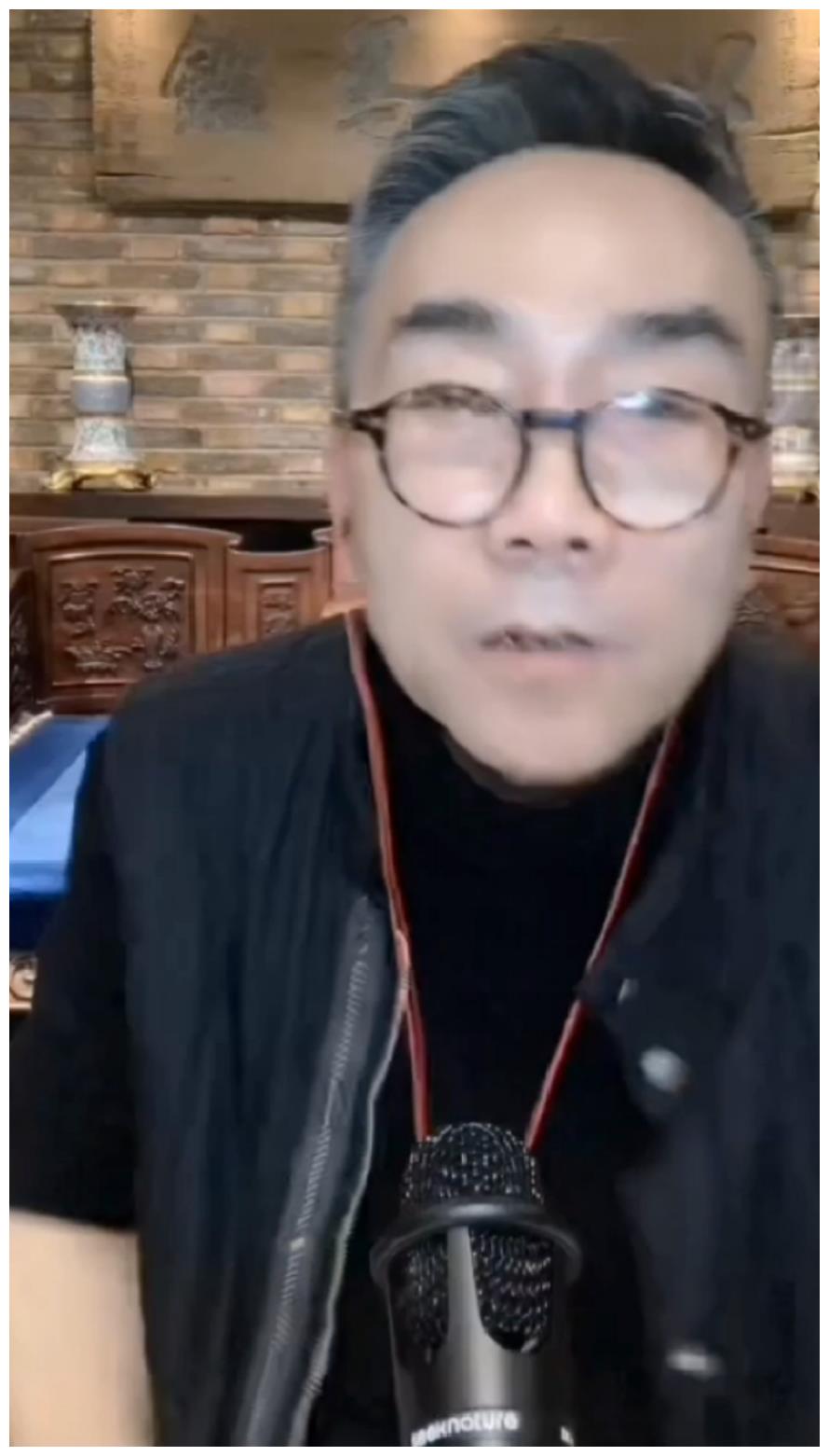 杨少华父子豪宅曝光，3层小楼古董遍地超奢华，院子比公园都大