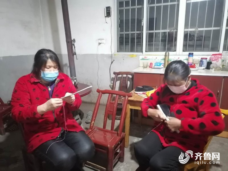 闪电直击|大别山里村民连夜缝制鞋垫送山东医疗队队员