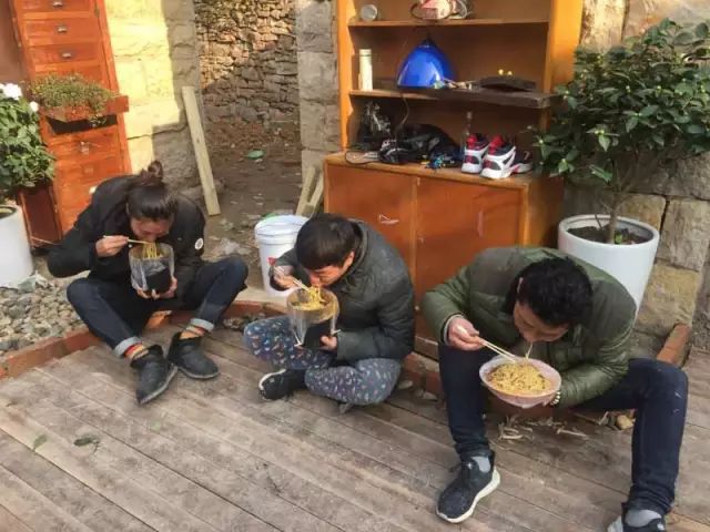 10000元能干什么?她建了民宿+花园+咖啡厅+摄影棚+餐厅……