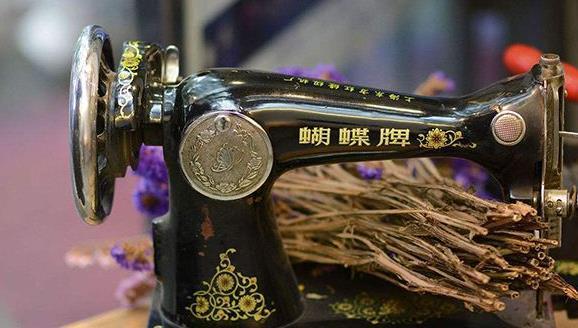 80年代的蝴蝶牌缝纫机，现在值多少钱？今天可算明白了