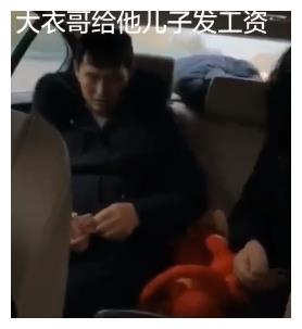 朱之文骑12里地卖废品，一车才30块？儿子约会只给500被指太抠门