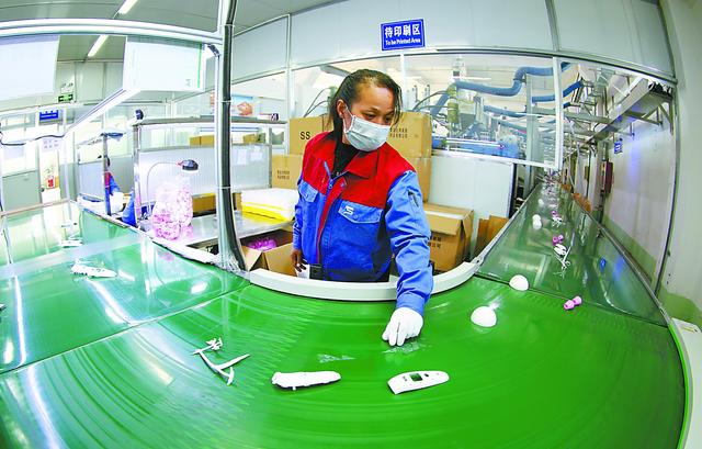 防护服、测温仪,增产难在哪里 面料供应紧张红外芯片稀缺