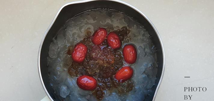 炖银耳羹不爱出胶？记住１个步骤，省时省火，次次都软糯粘稠