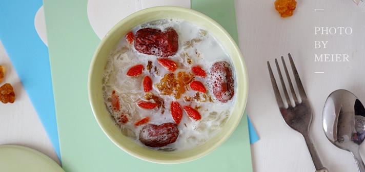 炖银耳羹不爱出胶？记住１个步骤，省时省火，次次都软糯粘稠