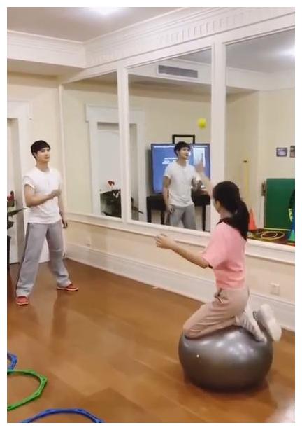 田亮家独栋别墅内景曝光，健身器材塞满整屋，毛坯房就要一亿元