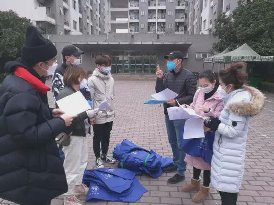 人性化!西华大学辅导员“上门取件” 帮毕业生寄送学习用品