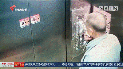 业主惊呆了！电梯里老人朝按键吐痰，警方介入处置！