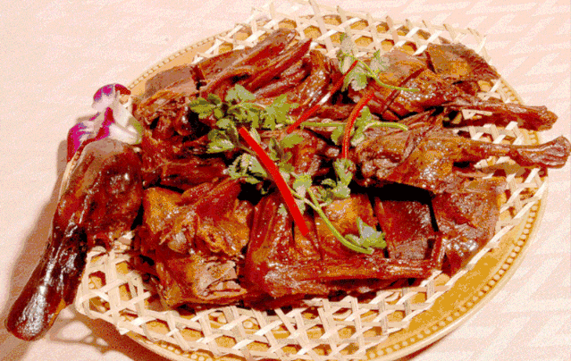 严选 | 皮脆肉酥、香辣入骨的常德酱板鸭，爽翻舌尖，手撕超过瘾！