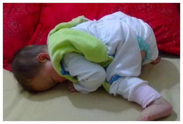 宝宝一睡觉就满头大汗？是脾虚了，做好3点，养护孩子的脾胃