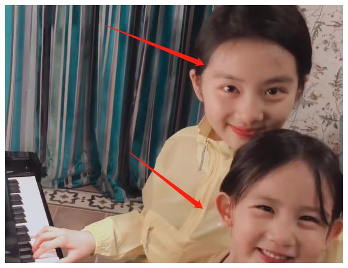 孙莉晒女儿弹钢琴,当多多和妹妹亲吻时,“老阿姨”的心都酥啦