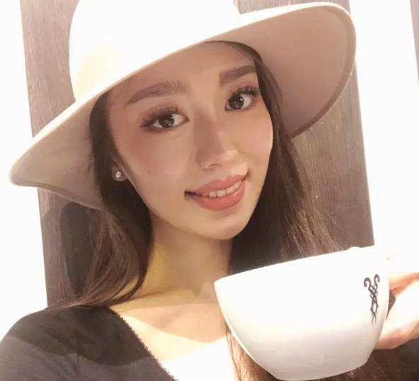 钢琴家郎朗老婆口碑崩塌？假睫毛长到像打死结，被嘲是营销大户