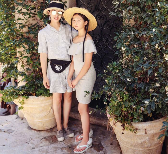娱乐资讯：孙莉晒出女儿近照，12岁便化妆戴首饰