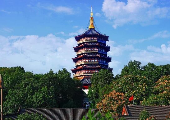 雷峰塔考古挖掘时，出土女性首饰，难道千年蛇妖白素贞不是神话？