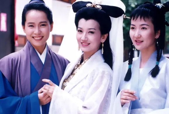 雷峰塔考古挖掘时，出土女性首饰，难道千年蛇妖白素贞不是神话？