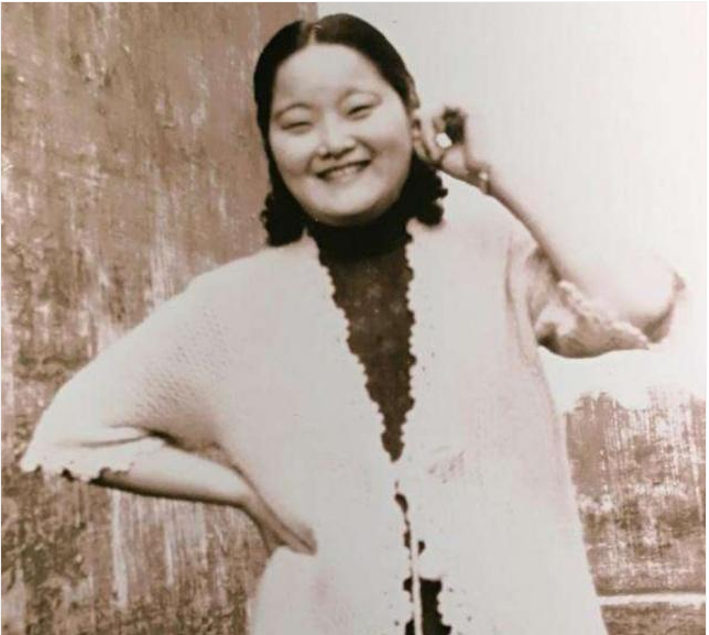 她7岁绝食抗婚，23岁月入上千，死后发现首饰全是假货