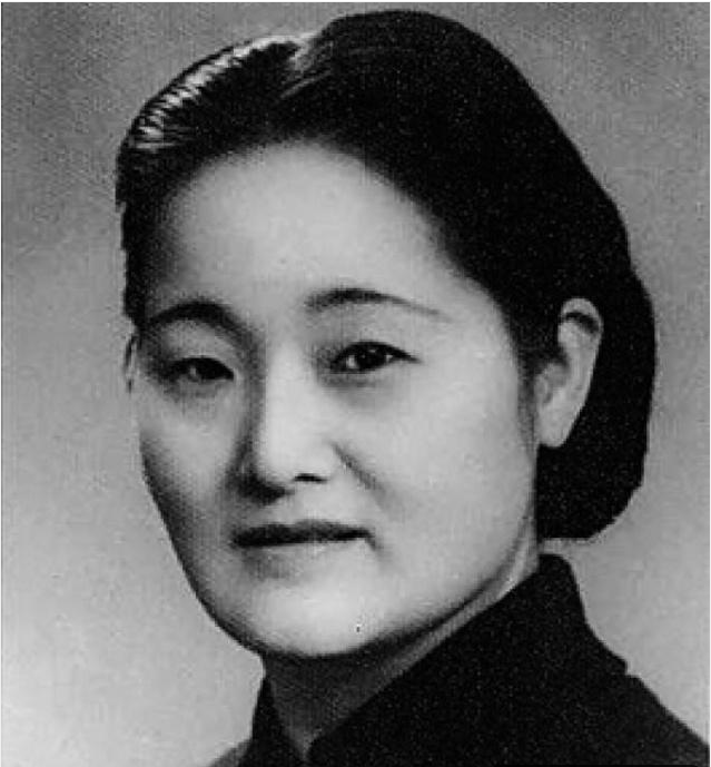 她7岁绝食抗婚，23岁月入上千，死后发现首饰全是假货