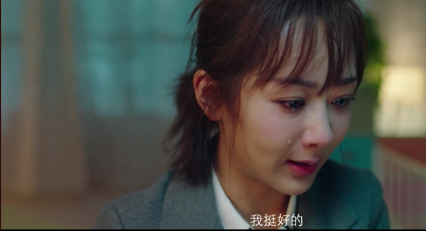 杨紫获人气女演员奖,却被质疑整成塑胶娃娃,对此她无奈回应