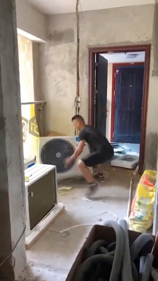 搬一台空调外机30块，一天可以搬20台，这才是赚的血汗钱啊！