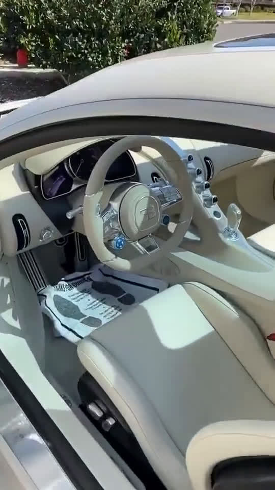 忽略汽车品牌的情况下，这种内饰你会买吗？