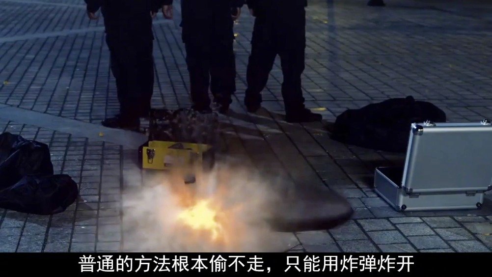 科幻片：保安注射克隆血清后，变身成钢铁人，连子弹都打不透