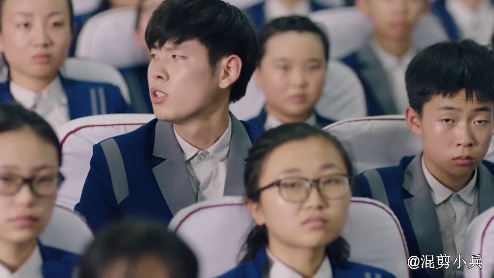 玩洋货的看不起传统乐器，谁知小伙默默掏出唢呐