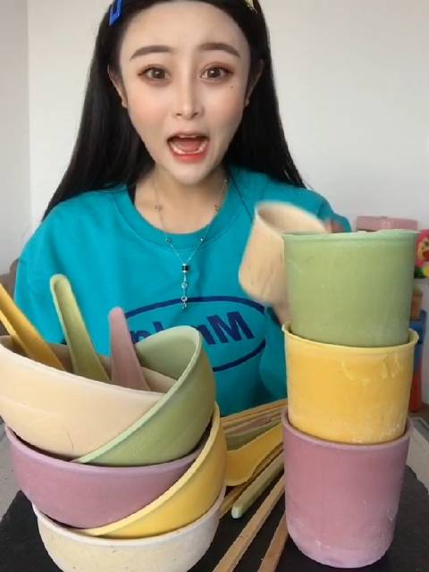 爱吃的小于baby:挑战一日三餐吃餐具
