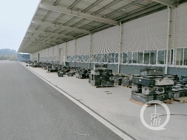 时至今日,嘉安汽车厂房内仍存放着被召回的电池,已发生4次自燃。图片来源/受访者供图