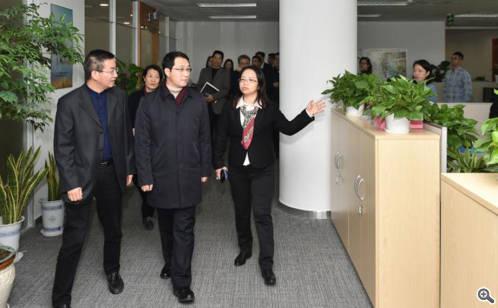 加速提升现代服务业能级 吴庆文调研金鸡湖商务区