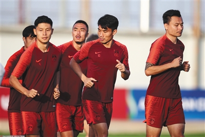 国足轻松备战与菲律宾队的比赛。