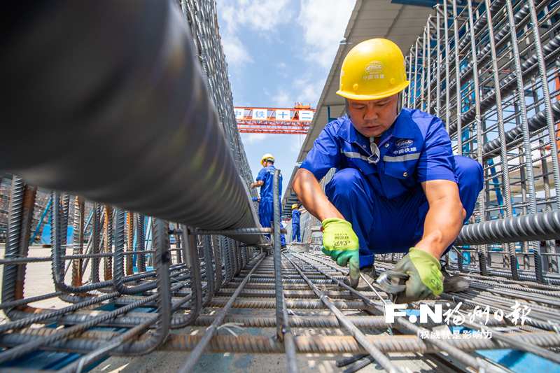 千名地铁建设者奋战一线 5条线路48个施工点假期不停工
